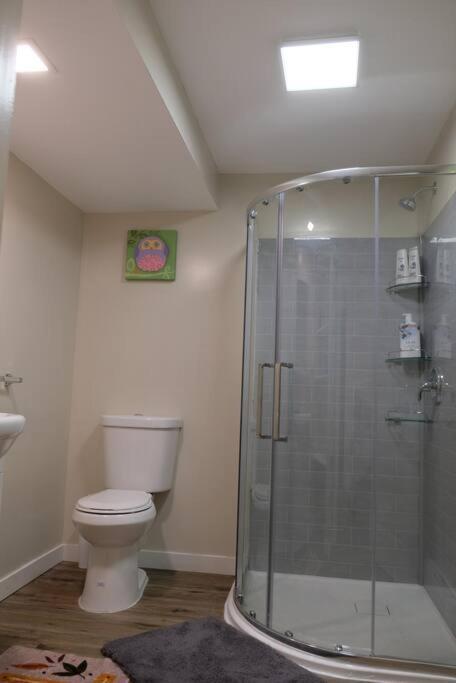 Katie Entire Basement 3 Bedrooms Charlottetown Exterior photo