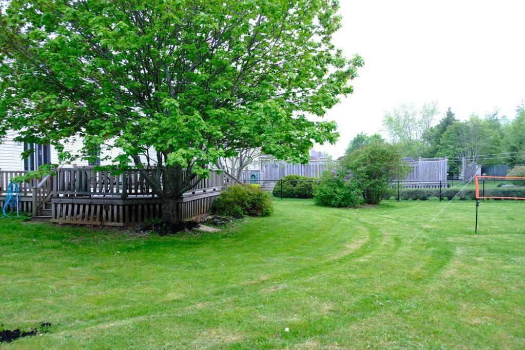 Katie Entire Basement 3 Bedrooms Charlottetown Exterior photo